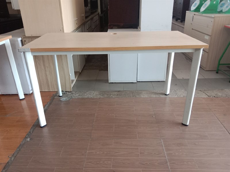 Bàn làm việc cũ SP020978
