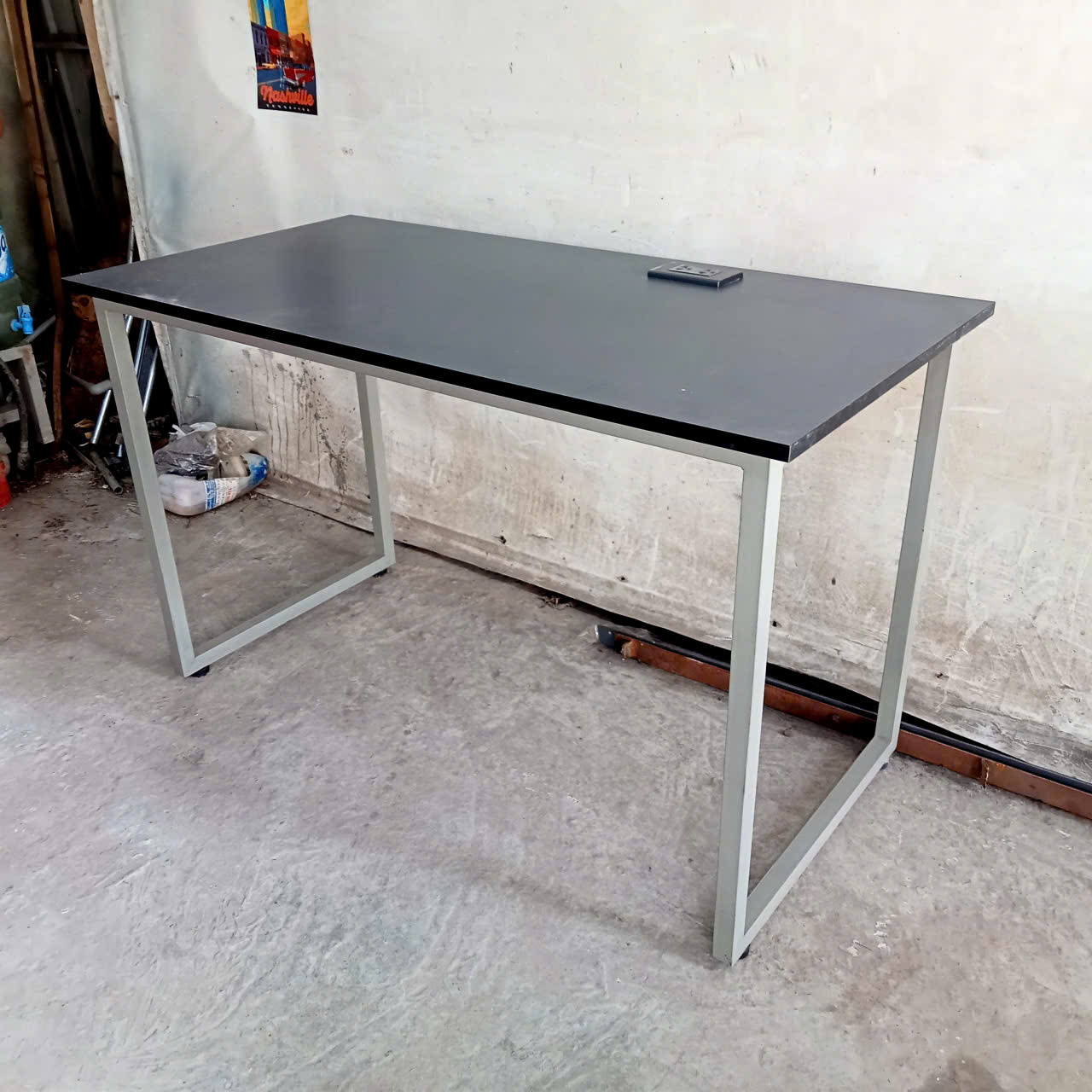 Bàn làm việc cũ  SP021104