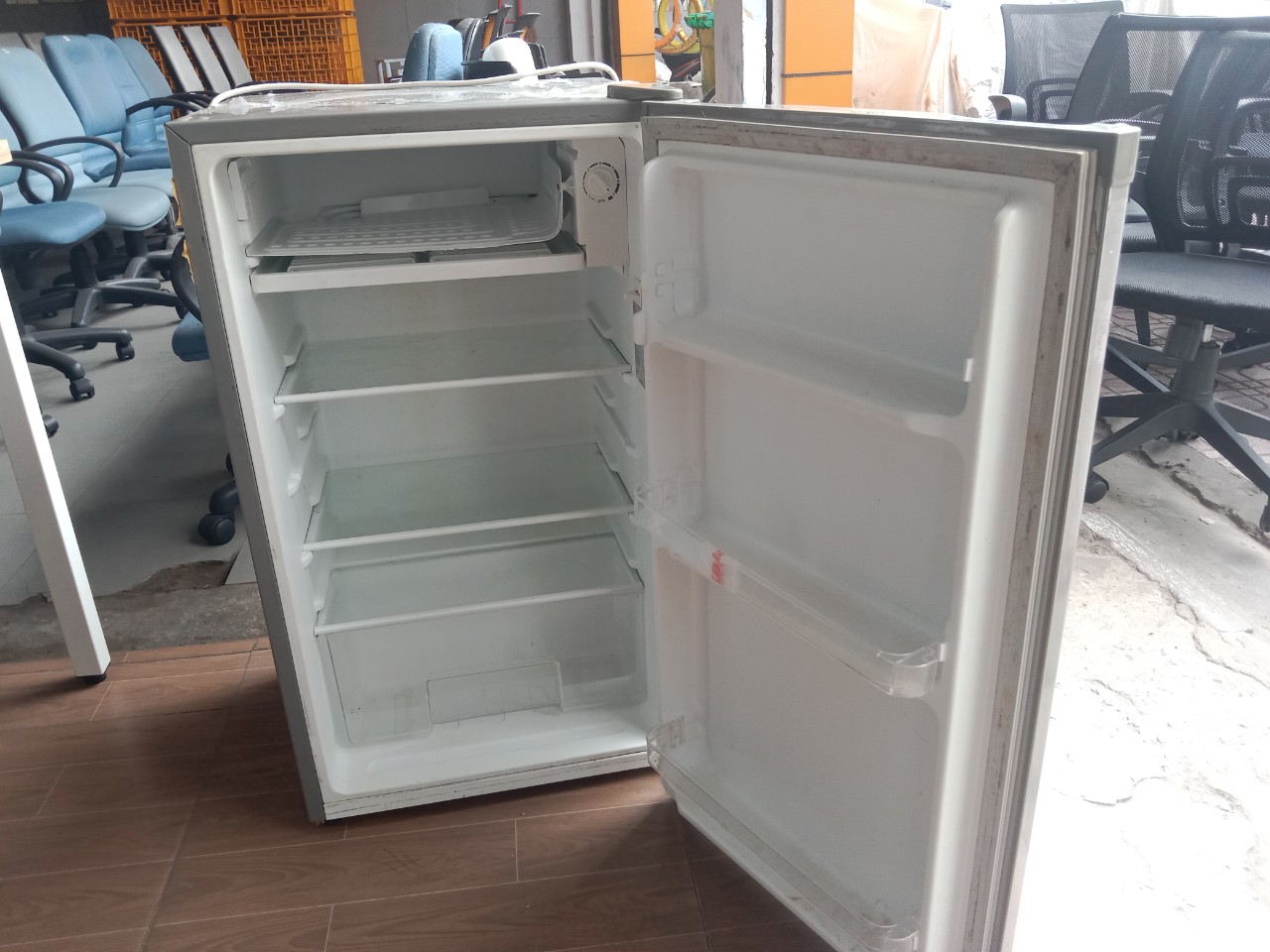 Tủ lạnh Electrolux 92 Lít EUM0900SA cũ SP018964