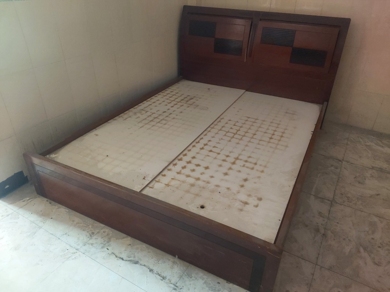 Giường  gỗ MDF cũ SP019108