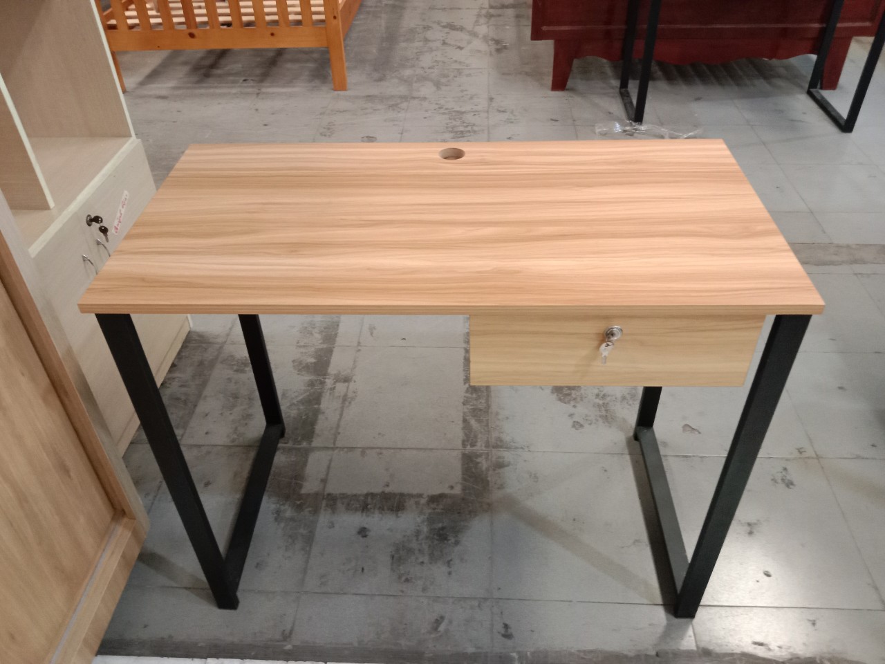 Bàn làm việc cũ SP019306