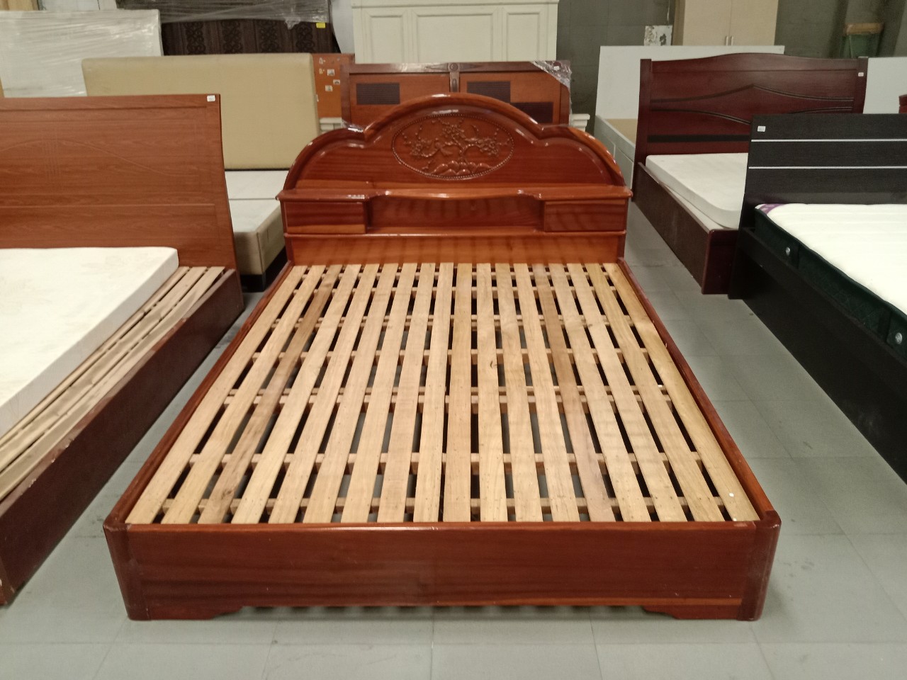 Giường gỗ tự nhiên cũ SP019413