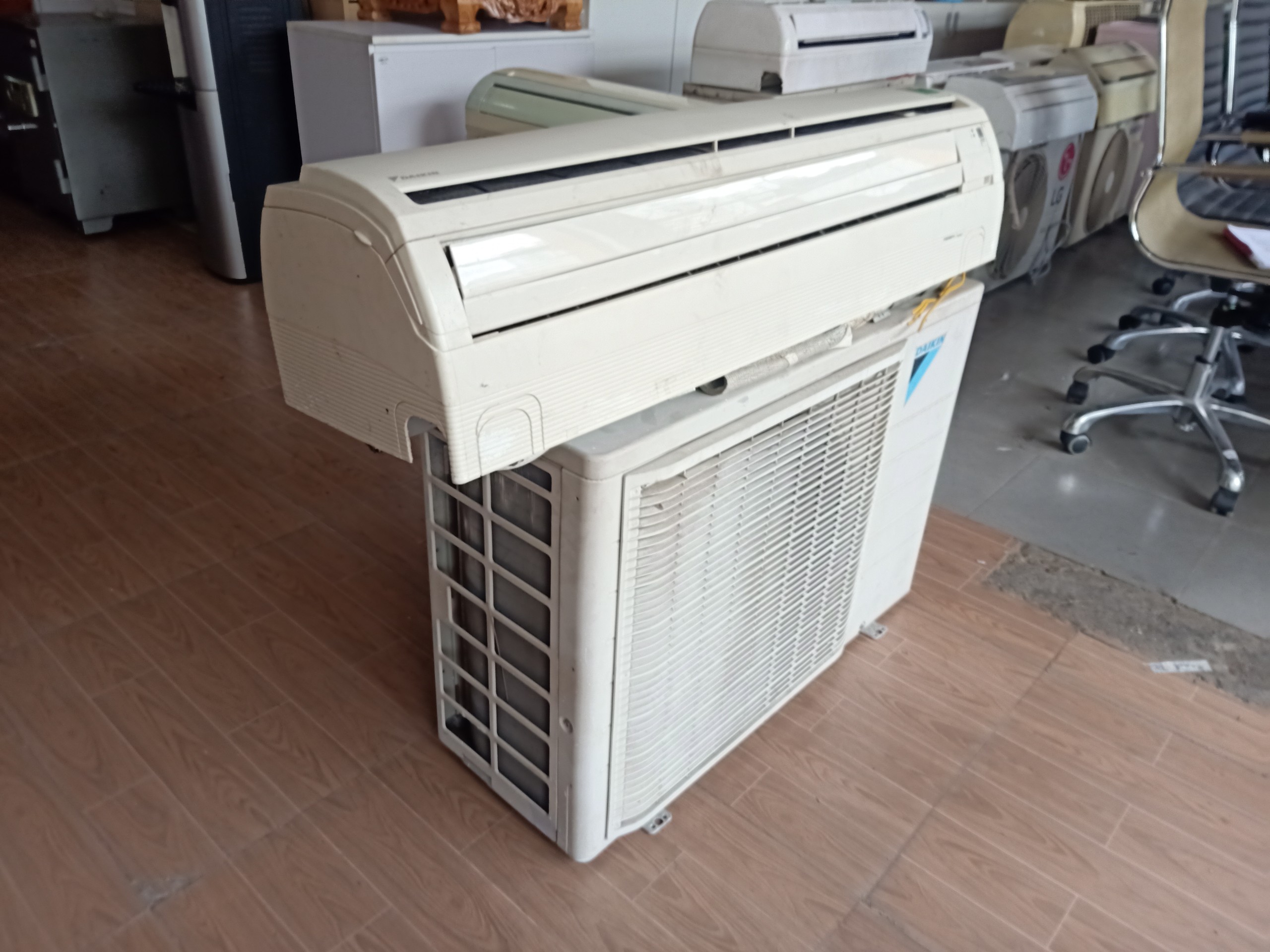Máy lạnh DAIKIN 2.0 HP FTNE50MV1V cũ SP017187