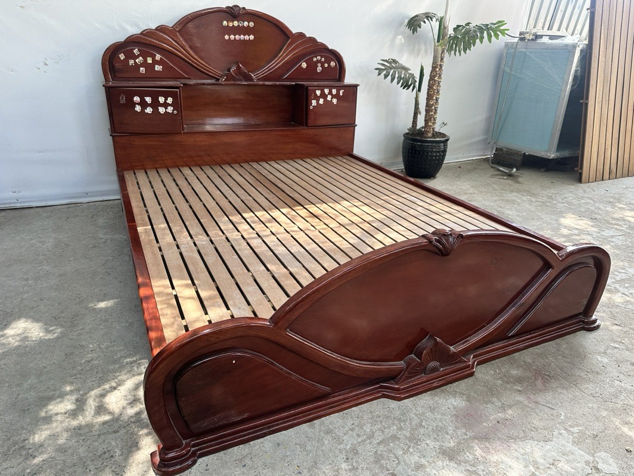 Giường gỗ cũ SP020608