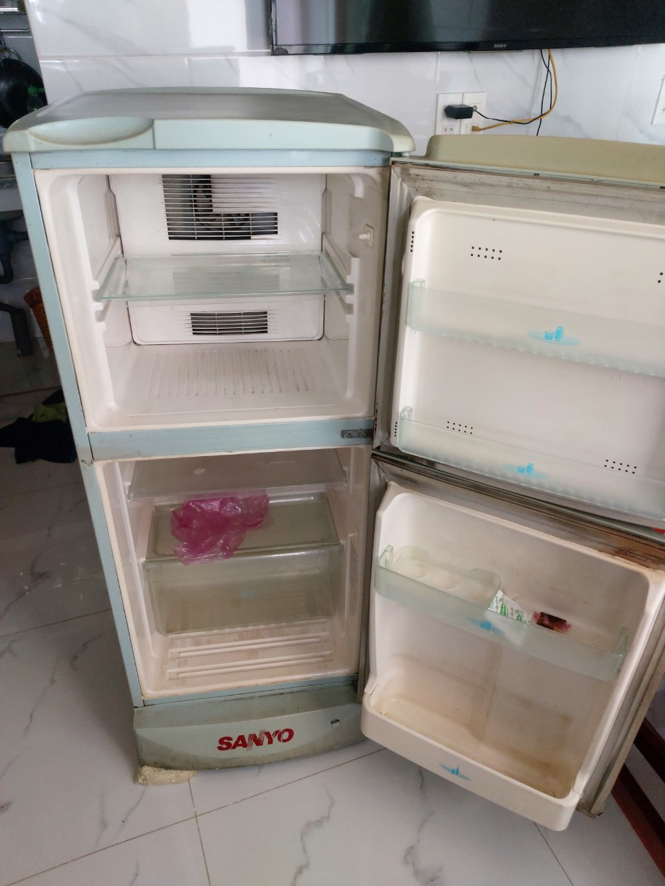 Tủ lạnh Sanyo (110 lít) SR-11VN cũ SP019615