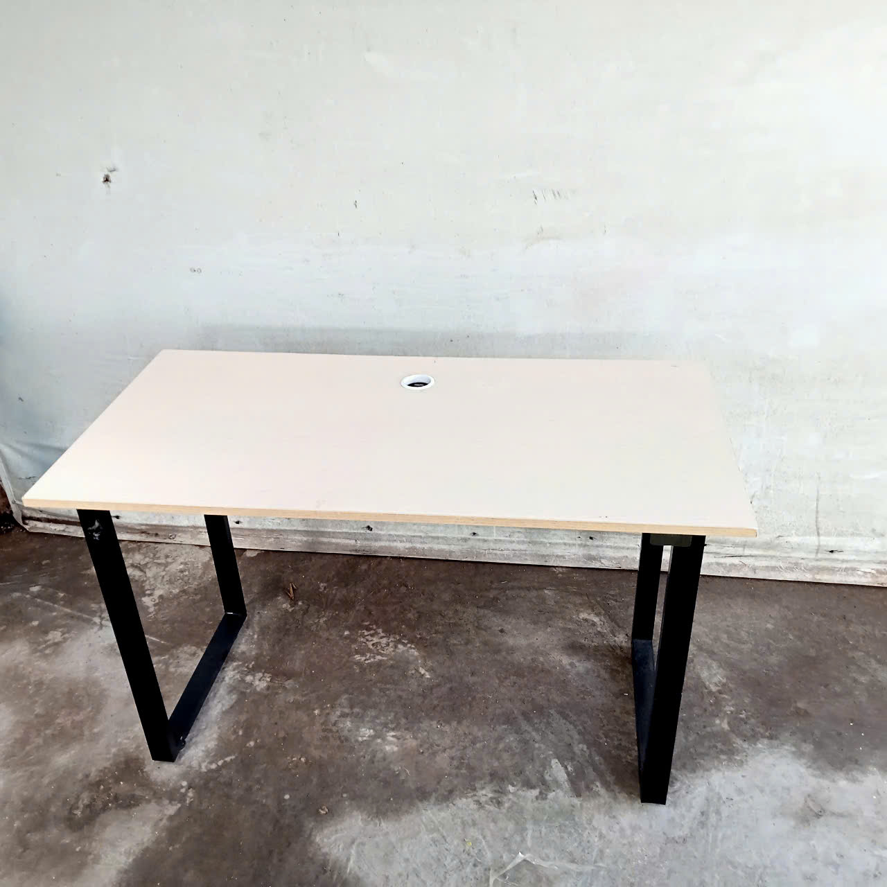 Bàn làm việc cũ  SP020384
