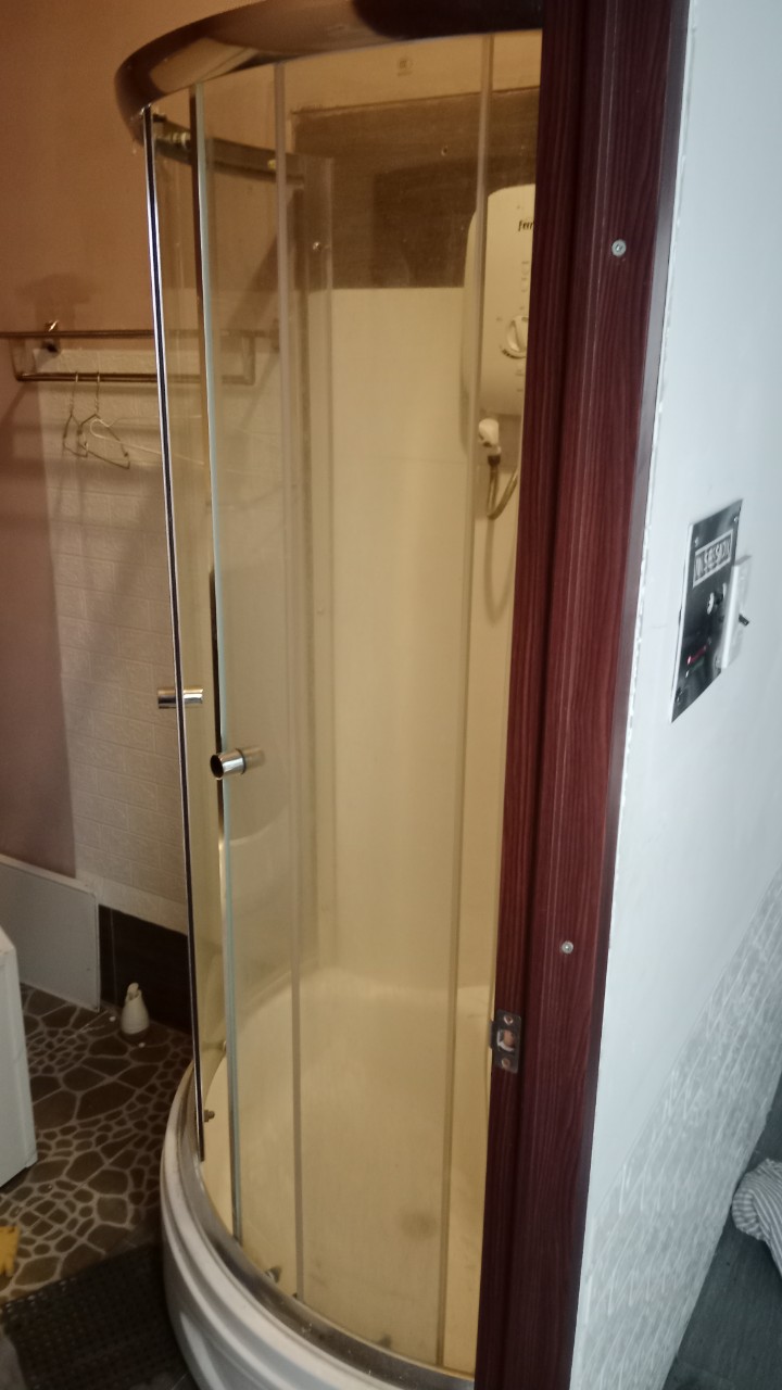 Phòng tắm cũ - SP019995