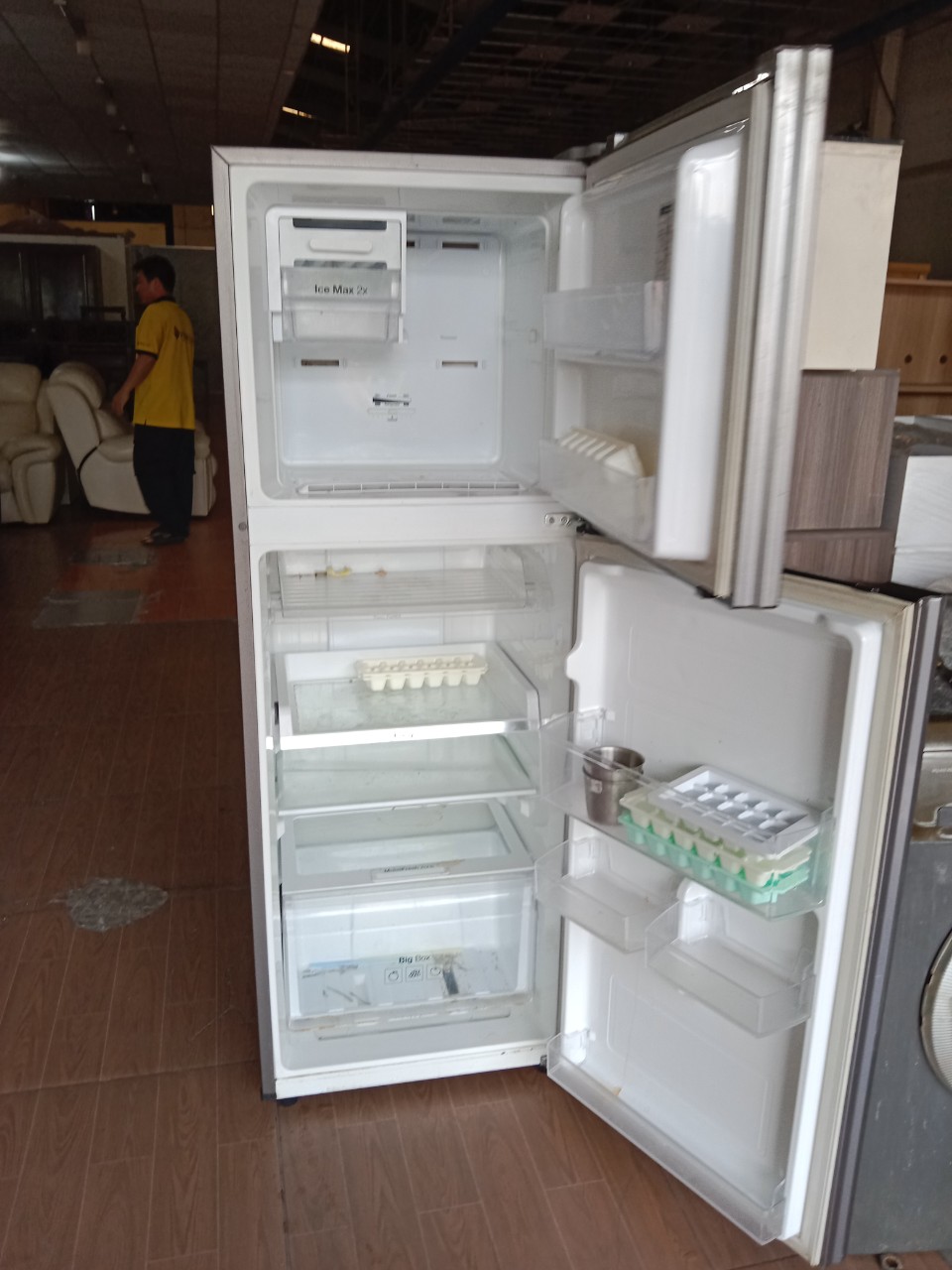 Tủ lạnh inverter Samsung RT22FARBDSA 234l cũ SP020083