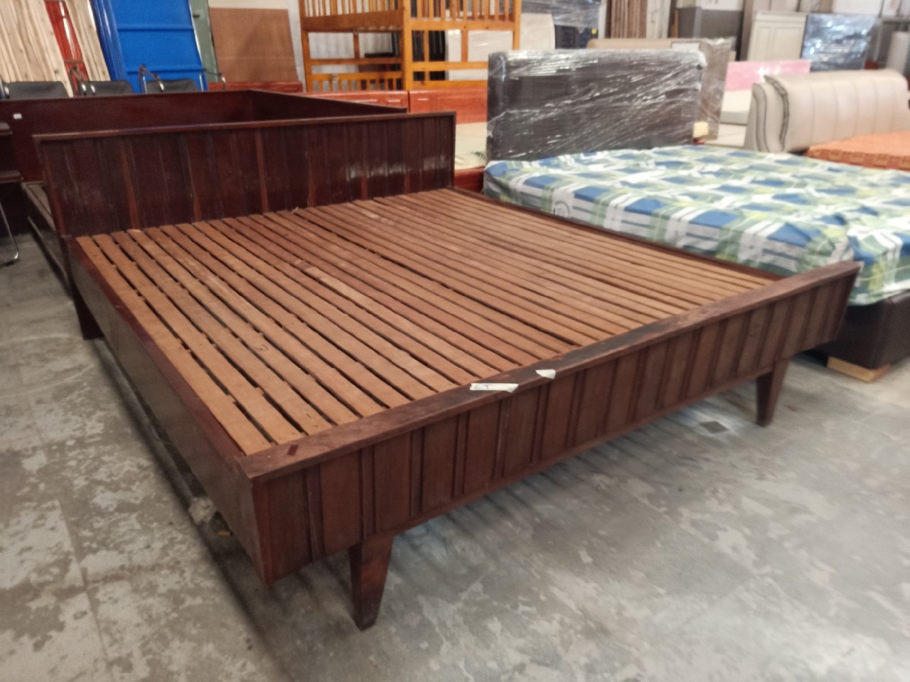Giường gỗ tự nhiên cũ SP018390