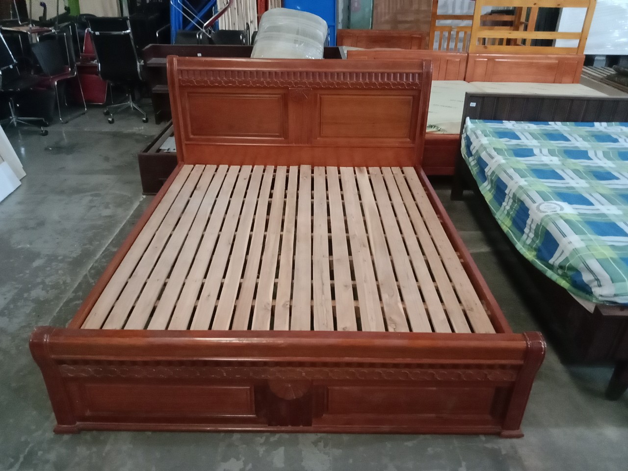 Giường  gỗ Xoan Đào  cũ SP018431